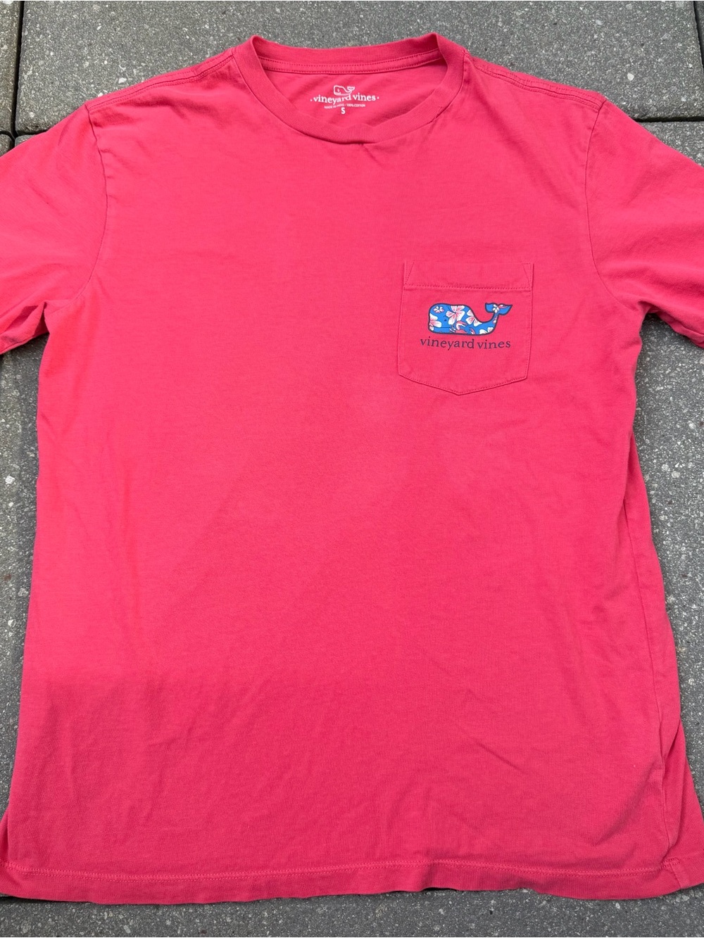 Vineyard Vines Men’s S Whale Crab Floral Pocket Tee Coral Pink